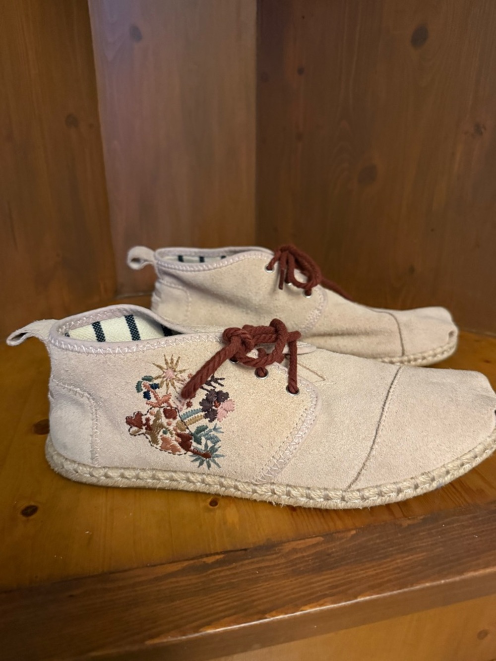 TOMS Bota Embroidery floral Beige Suede Espadrille lace up ankle Booties 8